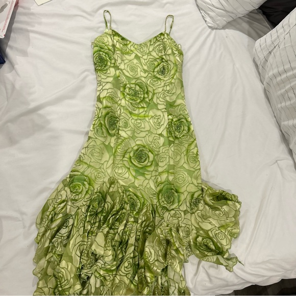 Y2K flowy formal dress - Picture 2 of 11